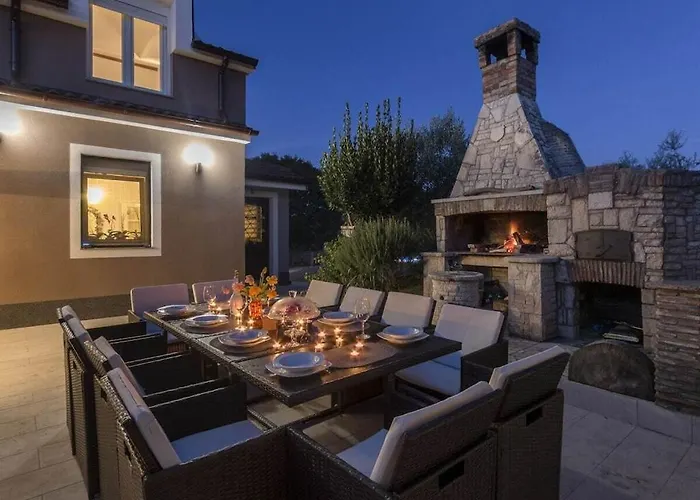 Villa In With Swimming Pool