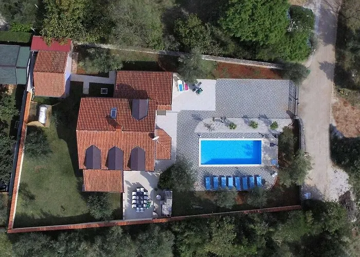 In With Swimming Pool Villa Pula