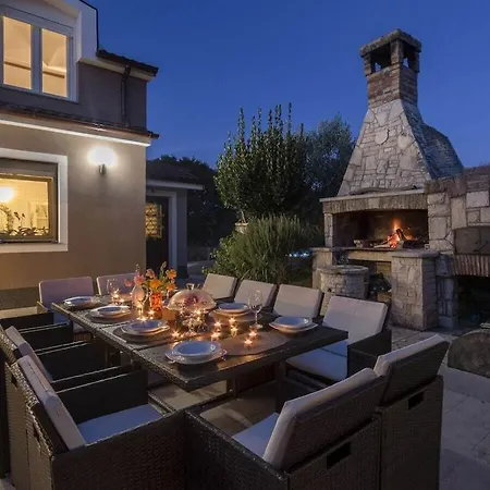 Villa In With Swimming Pool