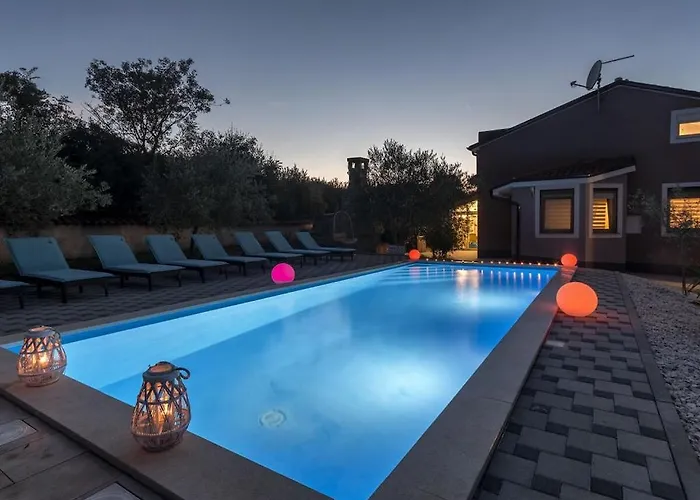 Vila In With Swimming Pool *